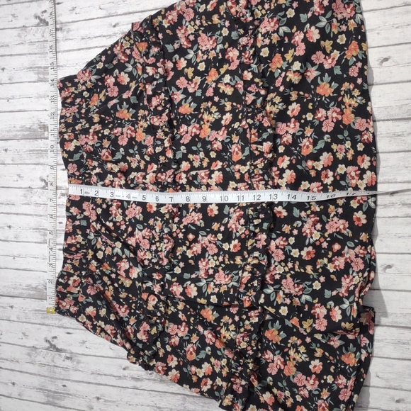 Shein Curvy Black Floral Skirt - Picture 4 of 9